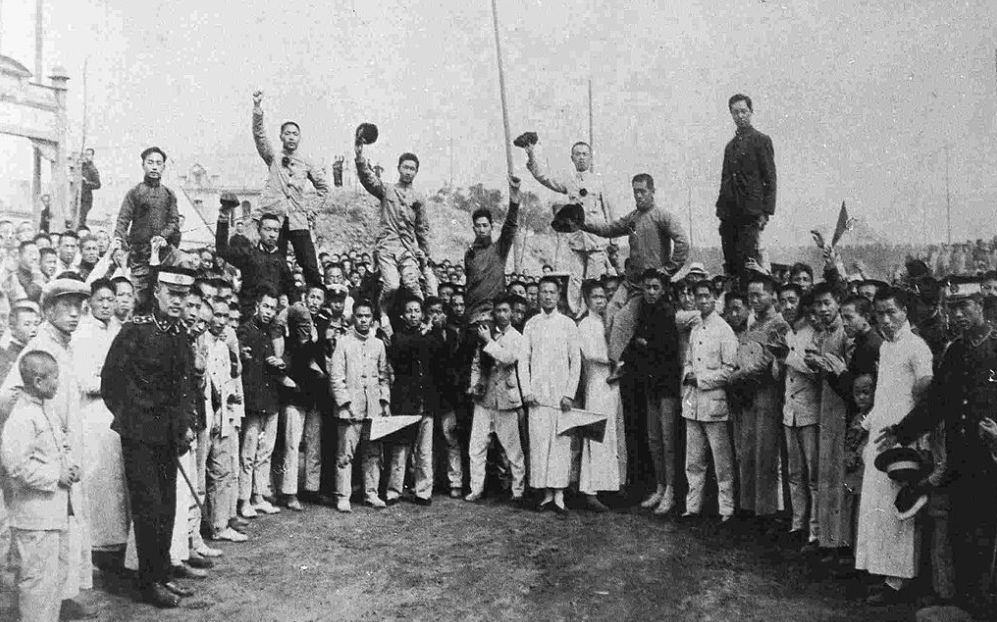 Ein Bild, das Text, alt, Person, darstellend enthält.
Automatisch generierte Beschreibung